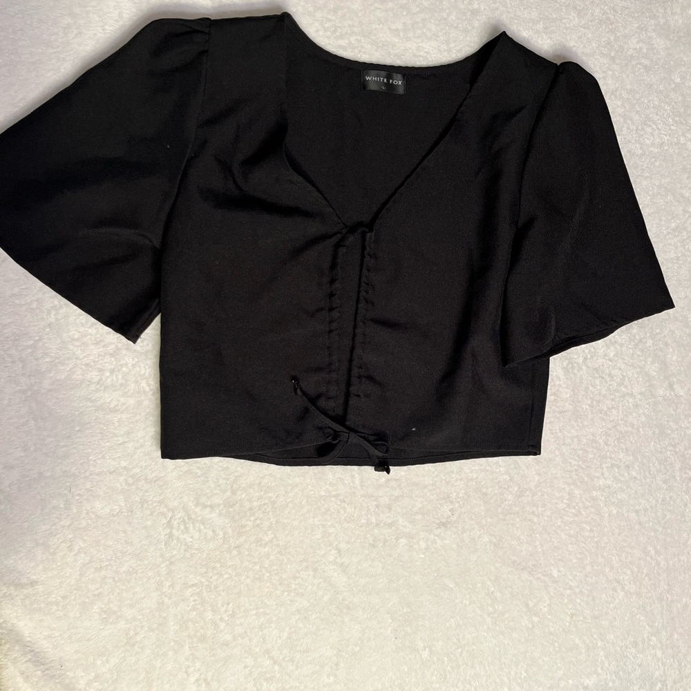 White Fox Boutique Black Cropped Tie-Front V-Neck Top